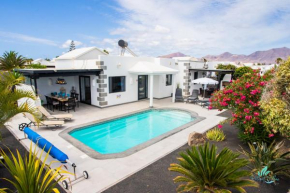 Gorgeous newly renovated 4-bedroom villa!